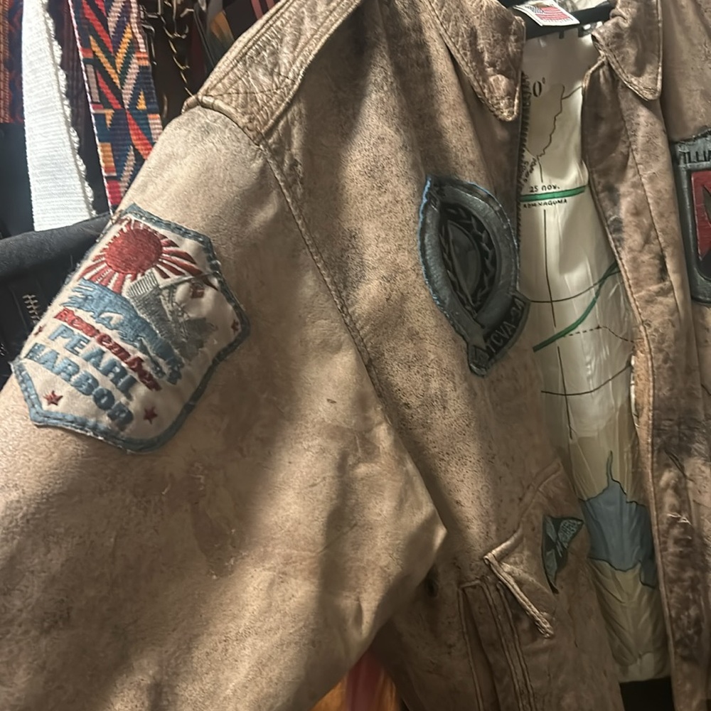 Genuine leather bomber jacket with patches and screen print on back. - Picture 5 of 6